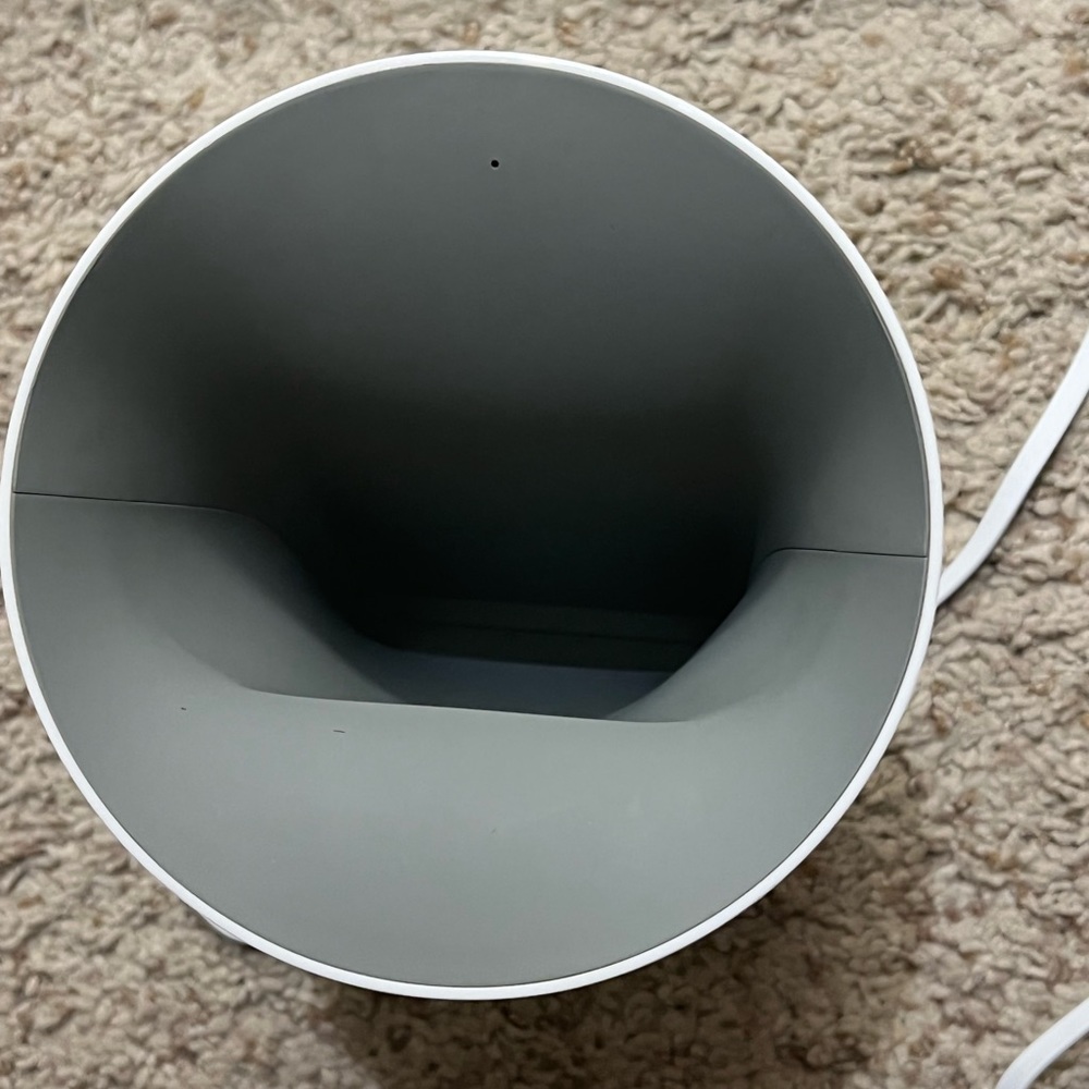 Oblio phone charger and UV sterilizer - Picture 3 of 6